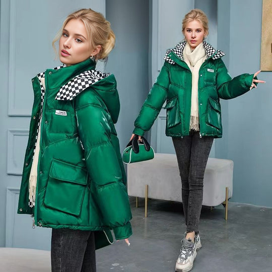 Damen modische glänzende Steppjacke mit hochschließendem Kragen und praktischen Taschen EB