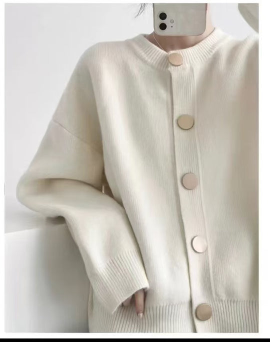 Damen Kuschelige Strickjacke mit großen Knöpfen und elegantem Design EB