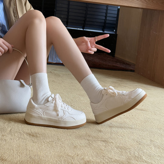 Damen Sneakers im minimalistischen Design mit atmungsaktiver Oberflächenstruktur und dämpfender Sohle EB