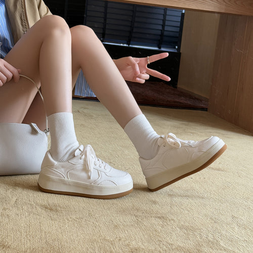 Damen Sneakers im minimalistischen Design mit atmungsaktiver Oberflächenstruktur und dämpfender Sohle EB