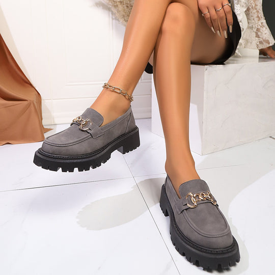 Damen modische Mokassins mit robustem Profil und stilvollem Ketten-Detail EB