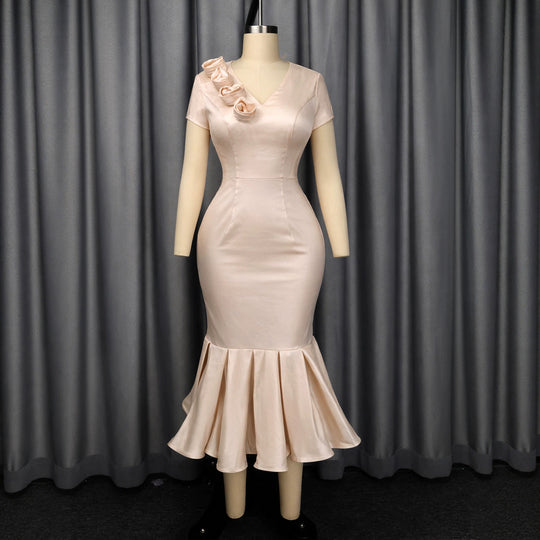 Damen figurbetontes Kleid mit Volant und Blütenapplikationen EB