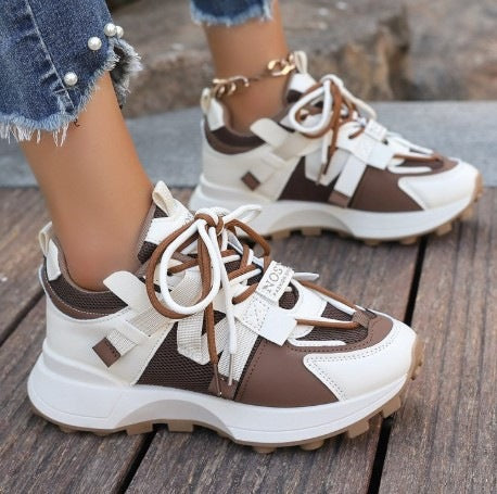 Damen Chunky-Plateau-Sneaker mit atmungsaktivem Mesh und montierten Riemen EB