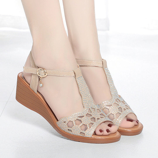 Damen Glamouröse Wedge-Sandaletten mit filigranem Designelement und verstellbarem Riemen EB