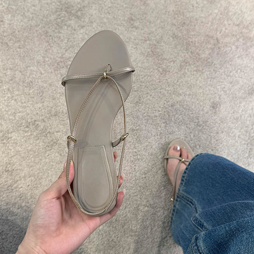 Damen flache Sandalen mit verstellbarem Riemendesign und luxuriösen Akzenten EB