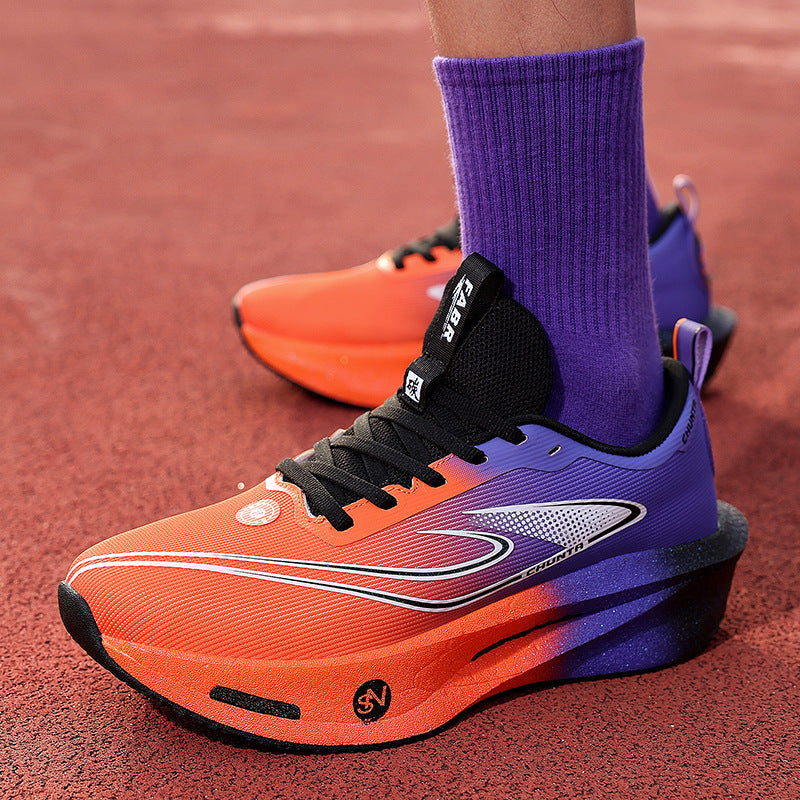 Unisex fließende Race-Performance-Sneaker mit hochprofilierter reaktiver Schaum-Zwischensohle und nahtlosem Leichtstrick-Obermaterial EB