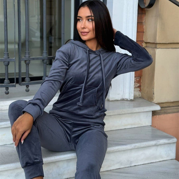 Damen weiches Velours-Lounge-Set mit Kapuzenpullover und tapered Jogginghose Eichborn Berlin