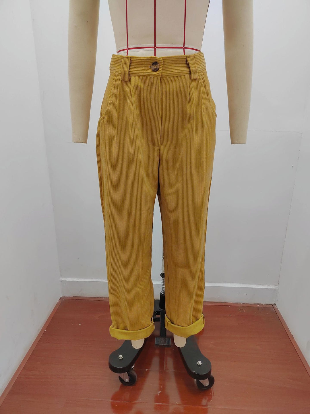 Damen nan weiche weite Cordhose mit hoher Taille, Bundfalten und umgeschlagenem Saum EB