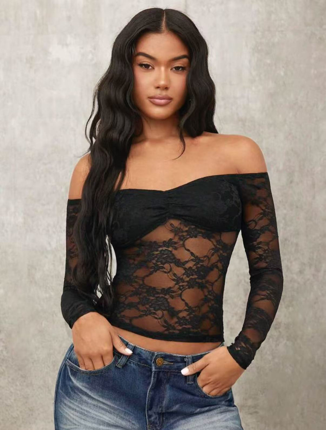 Damen Off-Shoulder Spitzenoberteil mit langen Ärmeln und romantischen Details EB