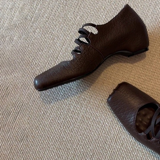 Damen Ballerina-Schuhe mit innovativer Riemenführung und weichem Leder EB