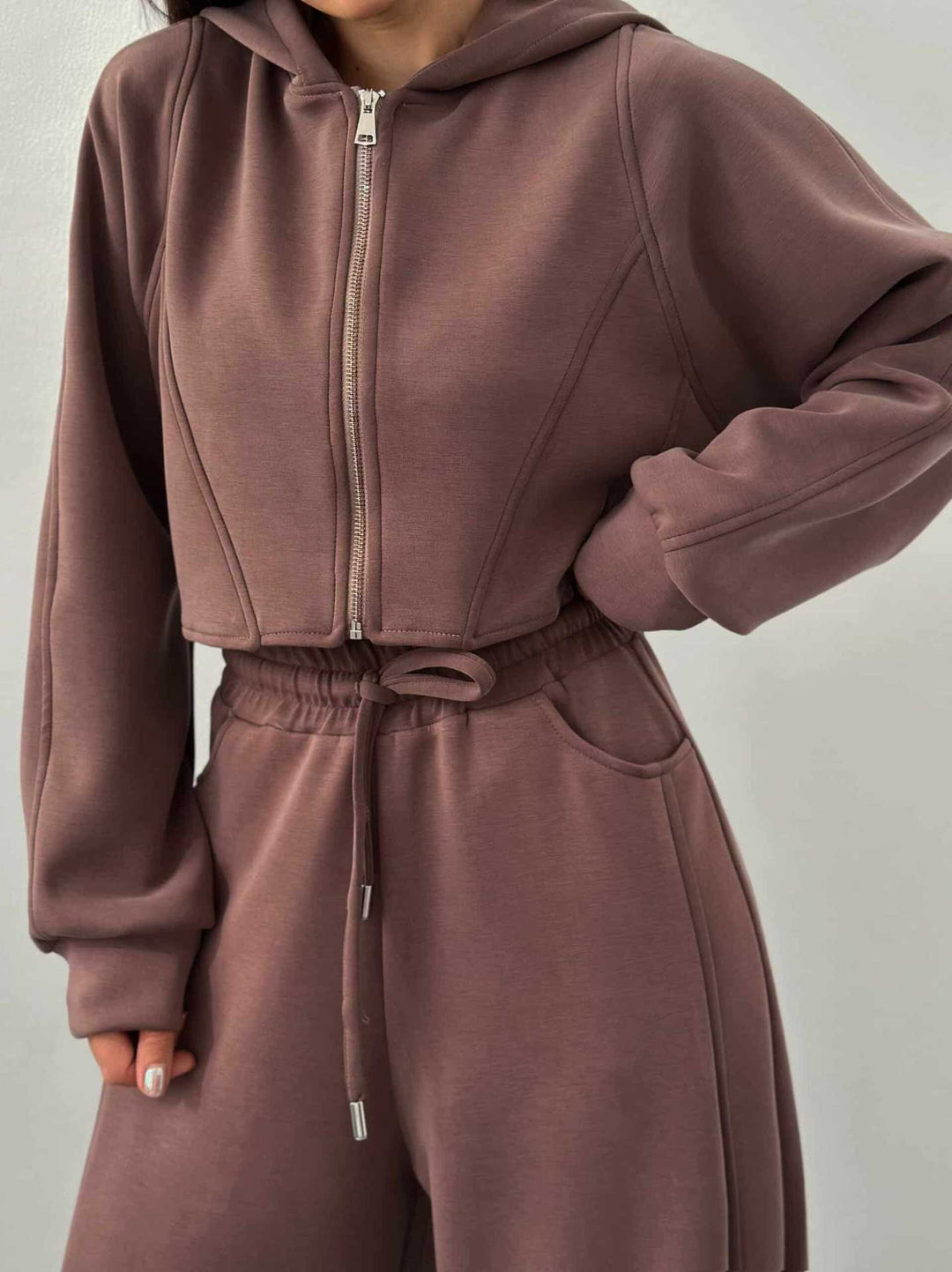 Damen nan weite Highwaist-Loungehose mit Tunnelzug, Eingrifftaschen und Ziernähten EB