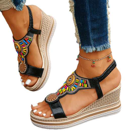 Damen Wedge-Sandalen mit buntem Schmuckdesign und komfortablem Fußbett EB