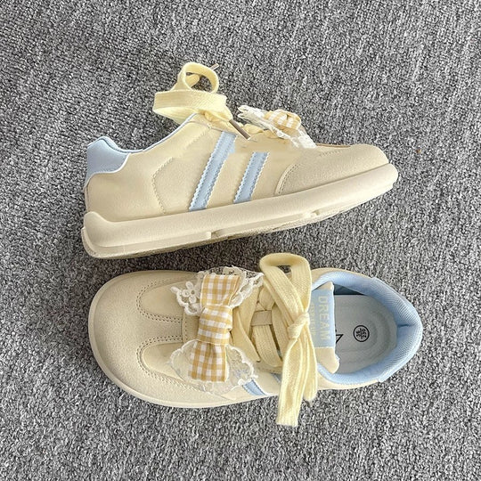 Damen Sportliche Sneakers mit verspieltem Schleifendetail EB