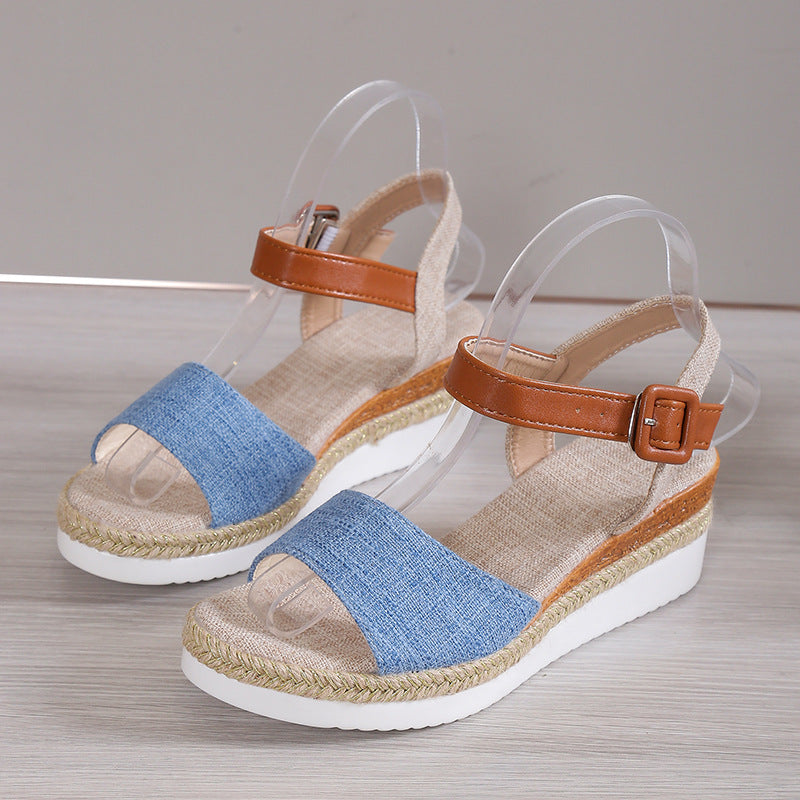 Damen Wedge-Sandaletten mit transparenten Riemen und natürlichem Bast-Detail EB