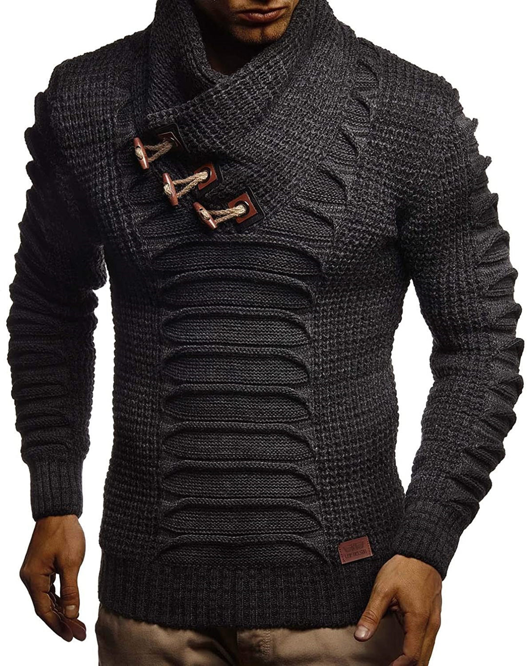 Herren Grobstrickpullover mit innovativem Schalkragen und rustikalem Design EB
