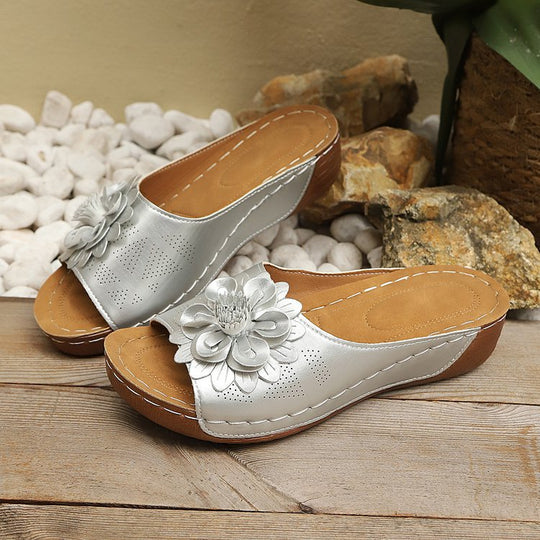 Damen Komfortable und dekorative Mules mit floralem Design EB