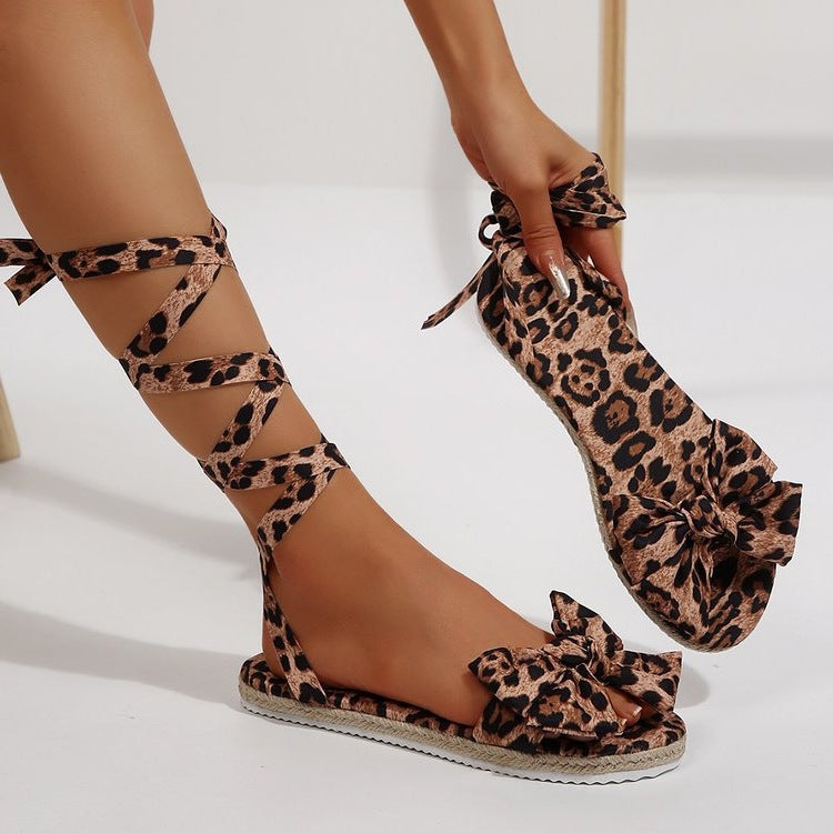 Damen Gladiator-Sandalen mit Blumendruck und Schleifenakzent EB