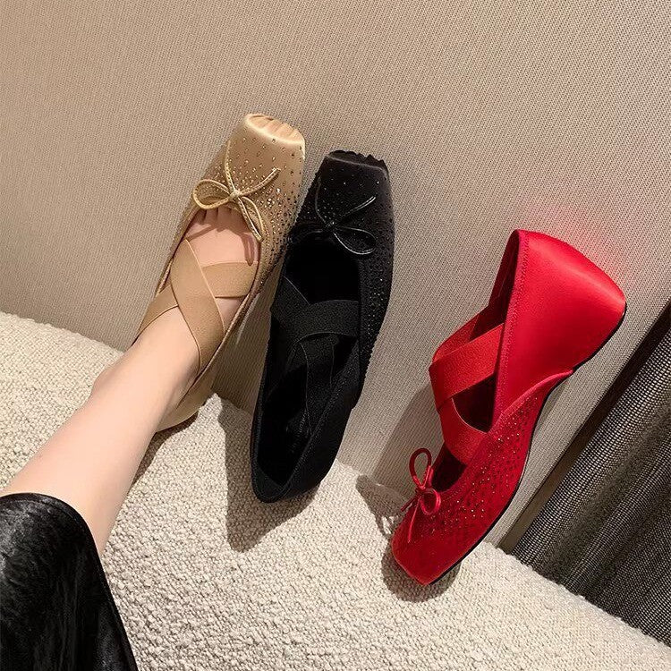 Damen Ballerinas mit modischem Kreuzriemendesign und perforierter Oberfläche EB