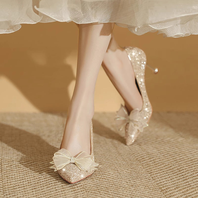 Damen Glamouröse Spitzen-Pumps mit glitzernden Akzenten und zierlichem Absatz EB