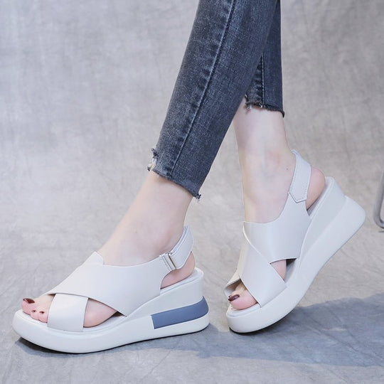 Damen Wedge-Sandalen mit elegantem Riemen und komfortabler Fußbettgestaltung EB