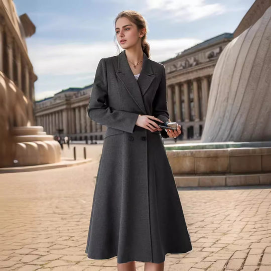 Damen eleganter Maximantel mit doppelter Knopfreihe und weit schwingendem Rock EB