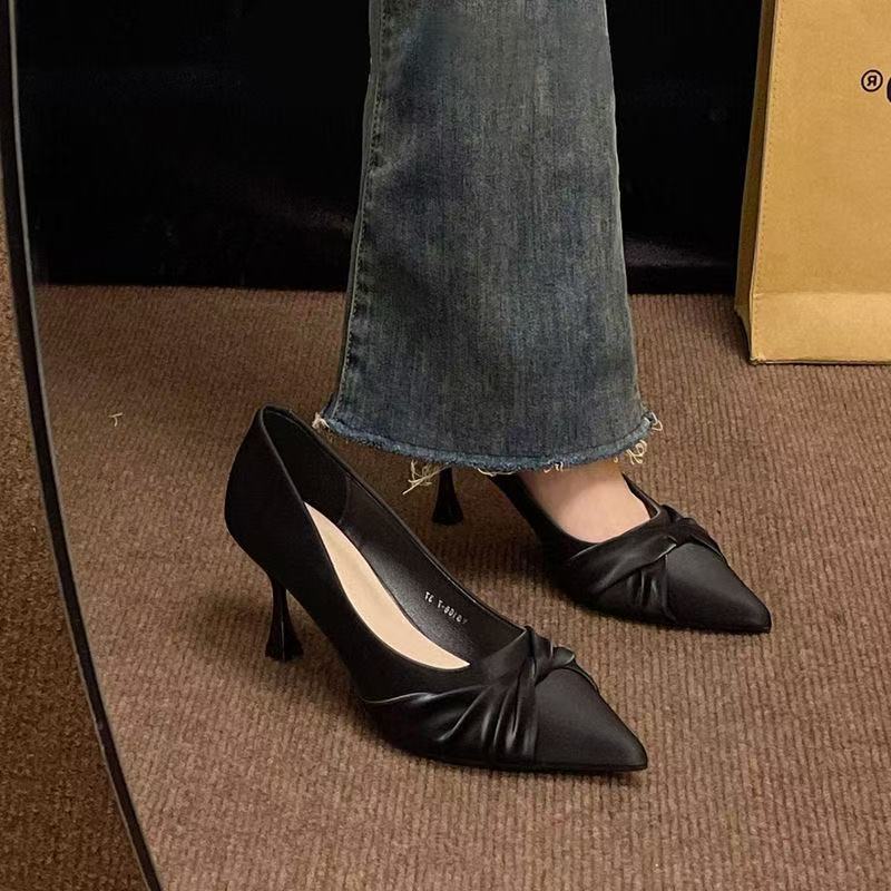 Damen Elegante Slingpumps mit asymmetrischem Detail und schmalem Absatz EB