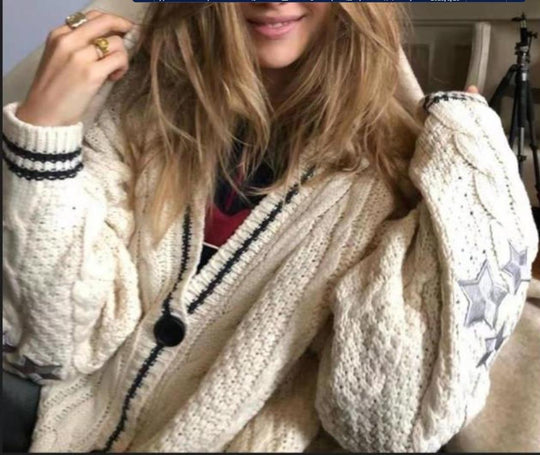 Damen Grobstrickjacke mit Sternen-Details und dekorativen Knöpfen EB