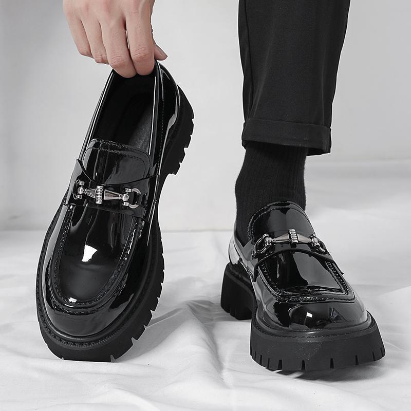 Damen Modische Mokassins mit robustem Profil und verstellbarem Riemen EB