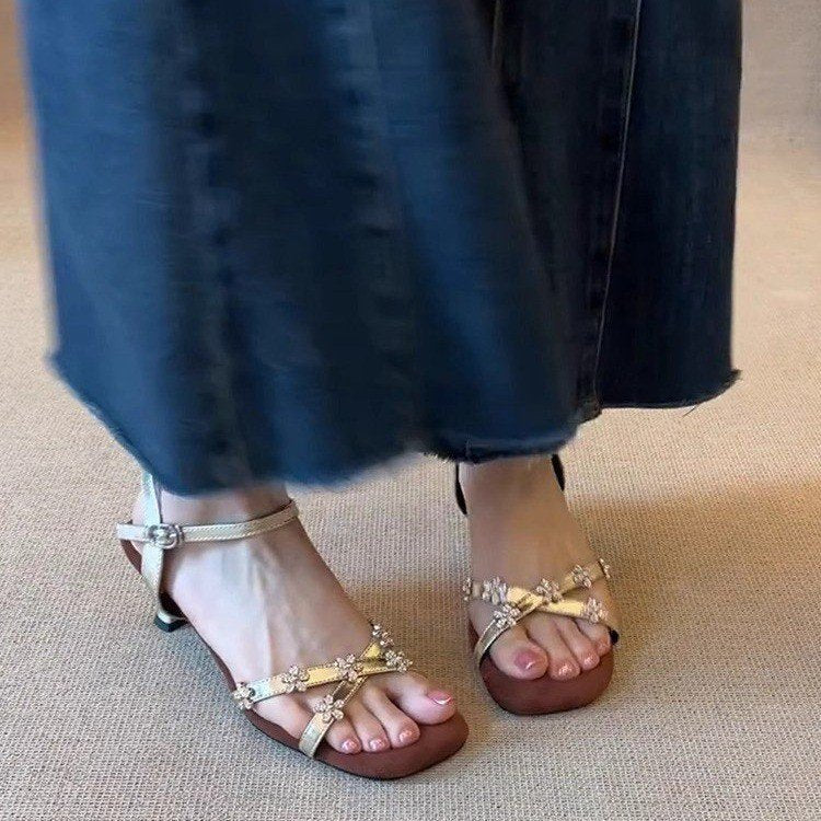 Damen elegante Sandaletten mit dekorativen Blumenschmuckdetails EB