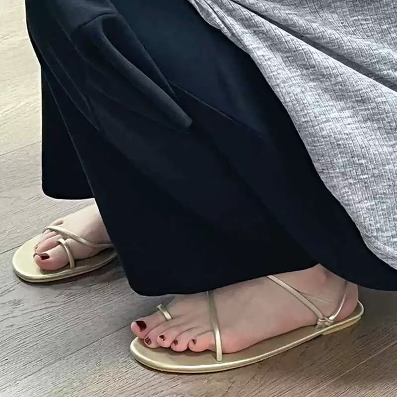 Damen Zehentrenner-Sandalen mit elegantem Riemendesign und bequemem Fußbett EB