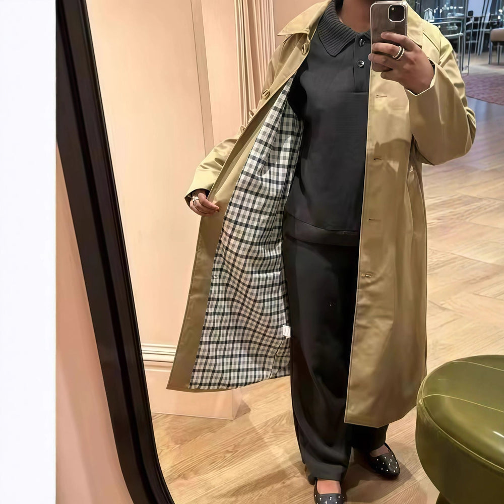 Damen Elegante Trenchcoat mit karierter Innenausstattung und weitgehendem Schnitt EB