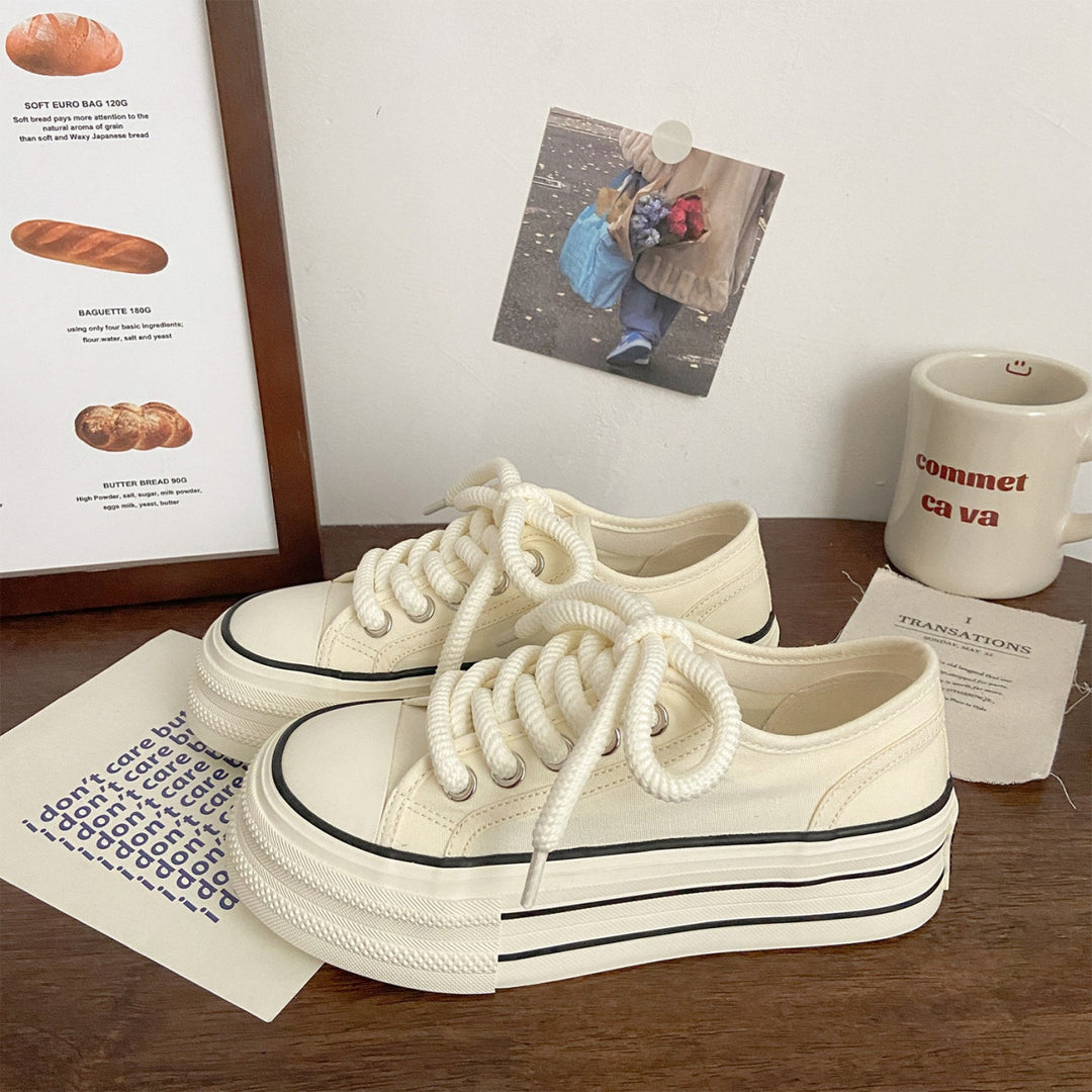 Damen Plateau-Sneaker mit modischem Obermaterial und stylischer Schnürung EB