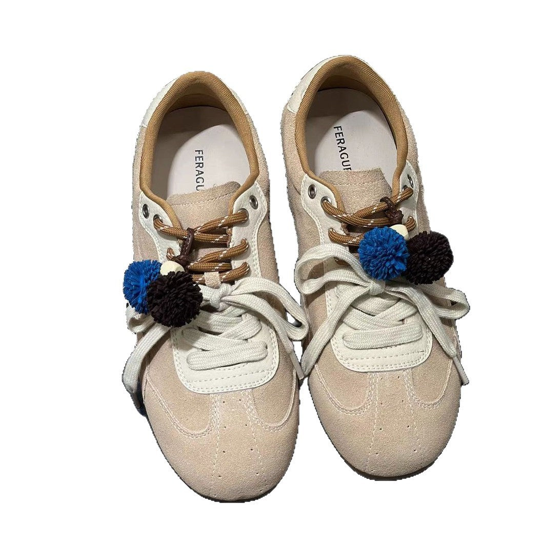 Damen Sneaker mit bunten dekorativen Pompons und hochwertigem Wildleder EB