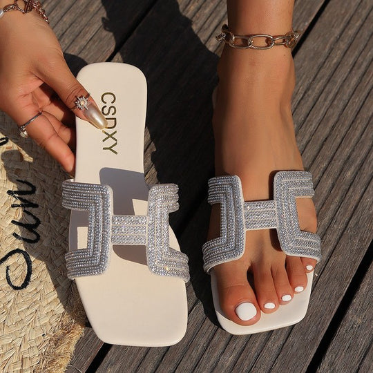 Damen Zehentrennersandalen mit funkelnden Strassdetails und elegantem Design EB