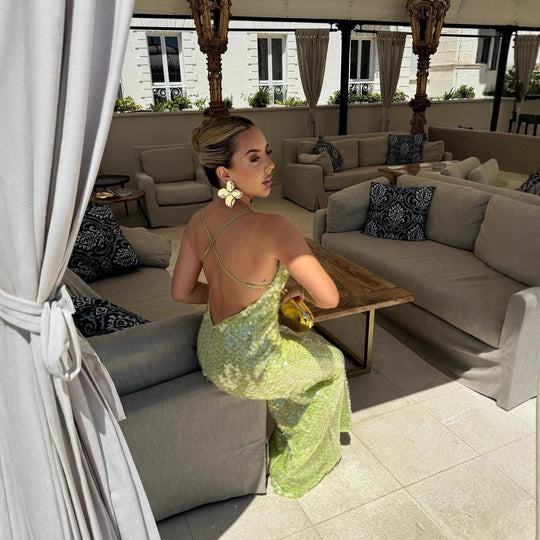 Damen Elegantes Pailletten-Maxikleid mit verführerischem Schnitt und schmalen Spaghettiträgern EB