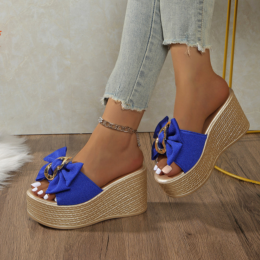Damen Wedge-Sandel mit modischem Schleifen-Design und eleganter Kettenapplikation EB