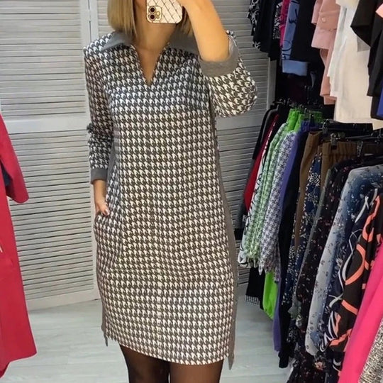 Damen nan Hahnentritt-Strickkleid mit umgelegtem Kragen, V-Ausschnitt, Eingrifftaschen und seitlichen Schlitzen EB