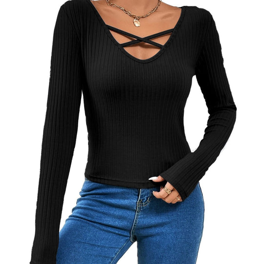 Damen geripptes Langarmshirt mit gekreuztem V‑Ausschnitt, ausgestellten Manschetten und figurbetonter Stretch-Passform Eichborn Berlin