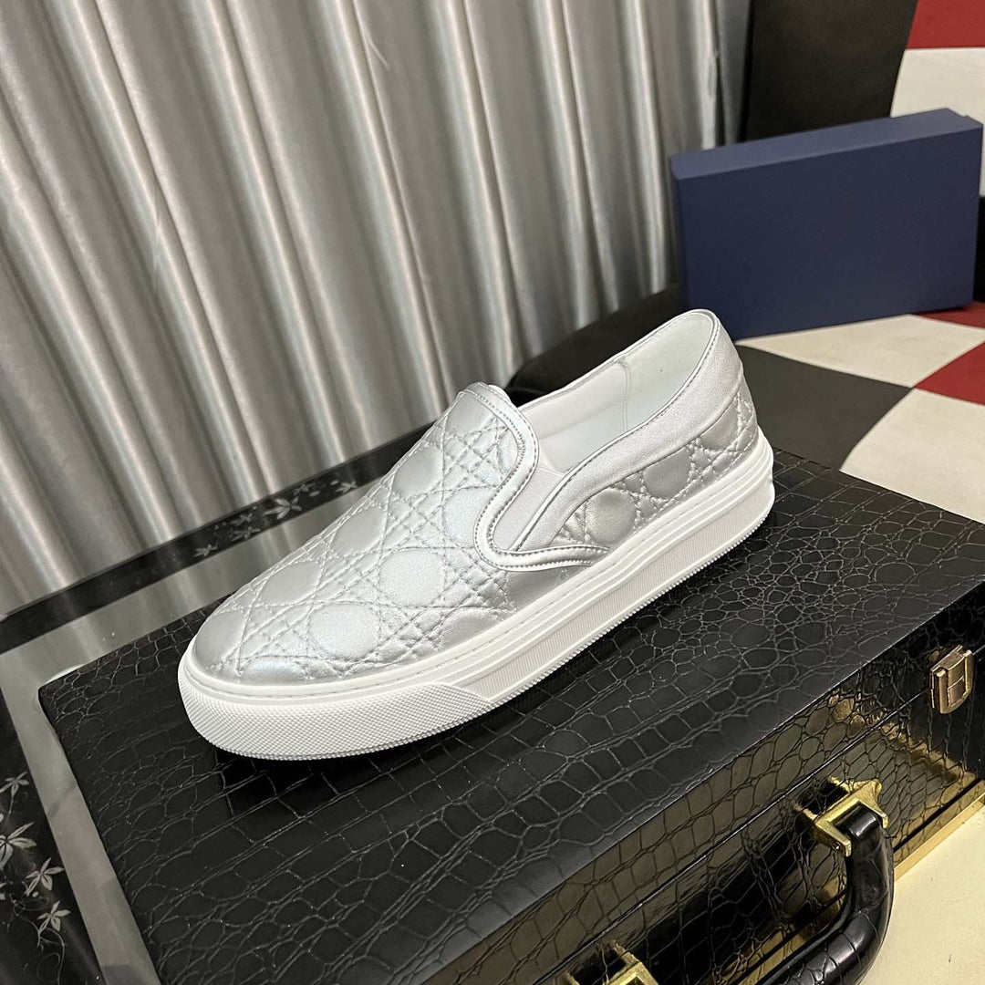 Damen Slip-On Sneakers mit eleganter Steppoptik und rutschfester Sohle EB