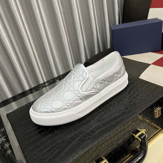 Damen Slip-On Sneakers mit eleganter Steppoptik und rutschfester Sohle EB