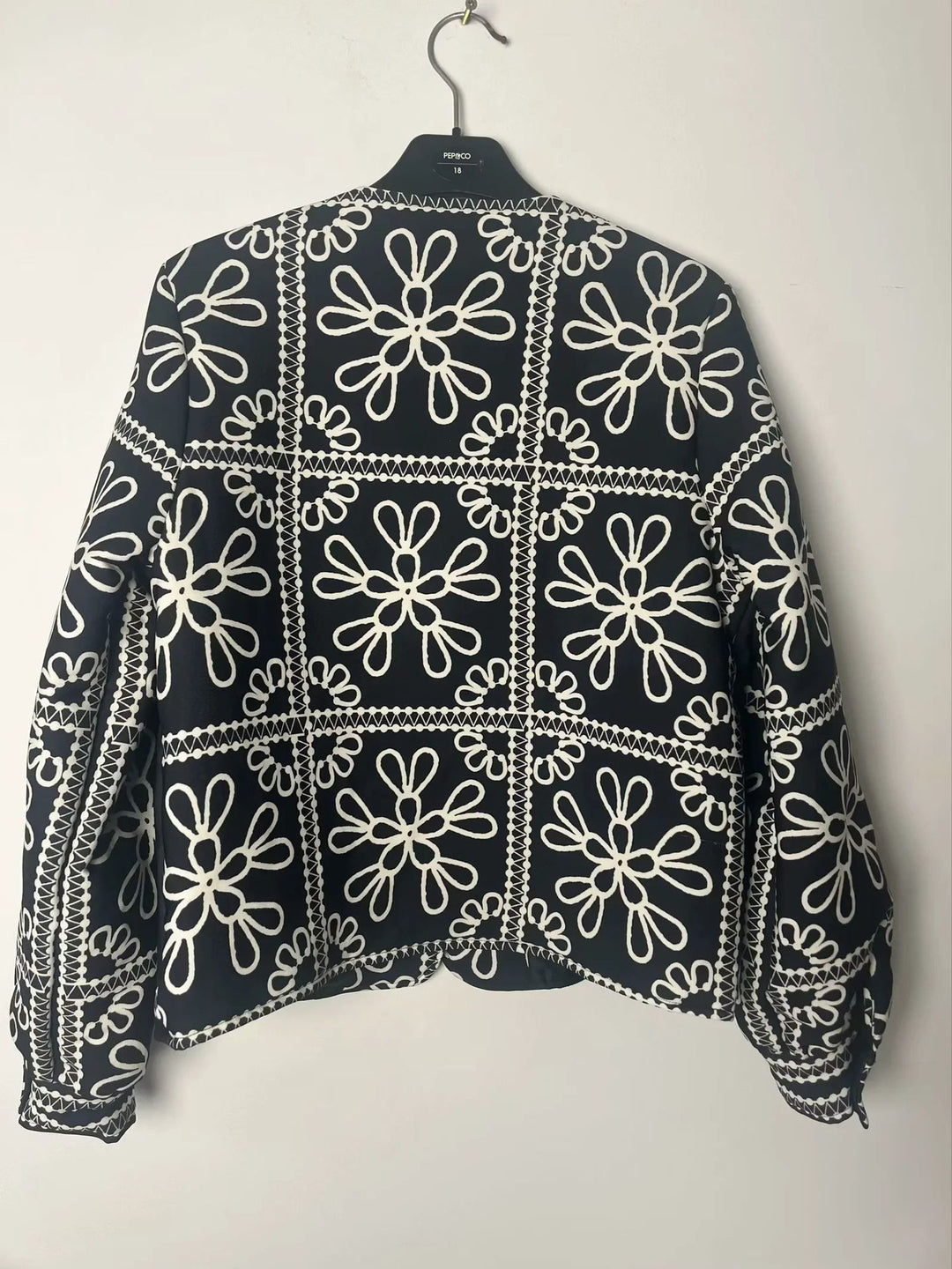 Damen gestickte Jacke mit floralem Design und modernem Schnitt EB