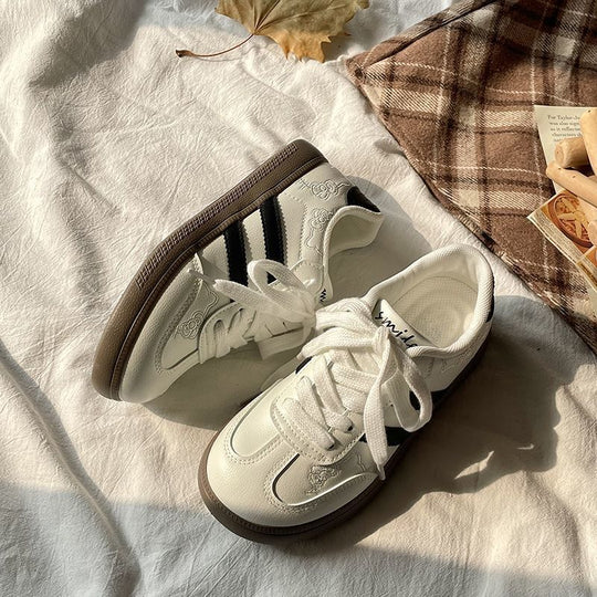 Damen Modische Sneakers mit verspieltem Detail und komfortabel dämpfendem Fußbett EB