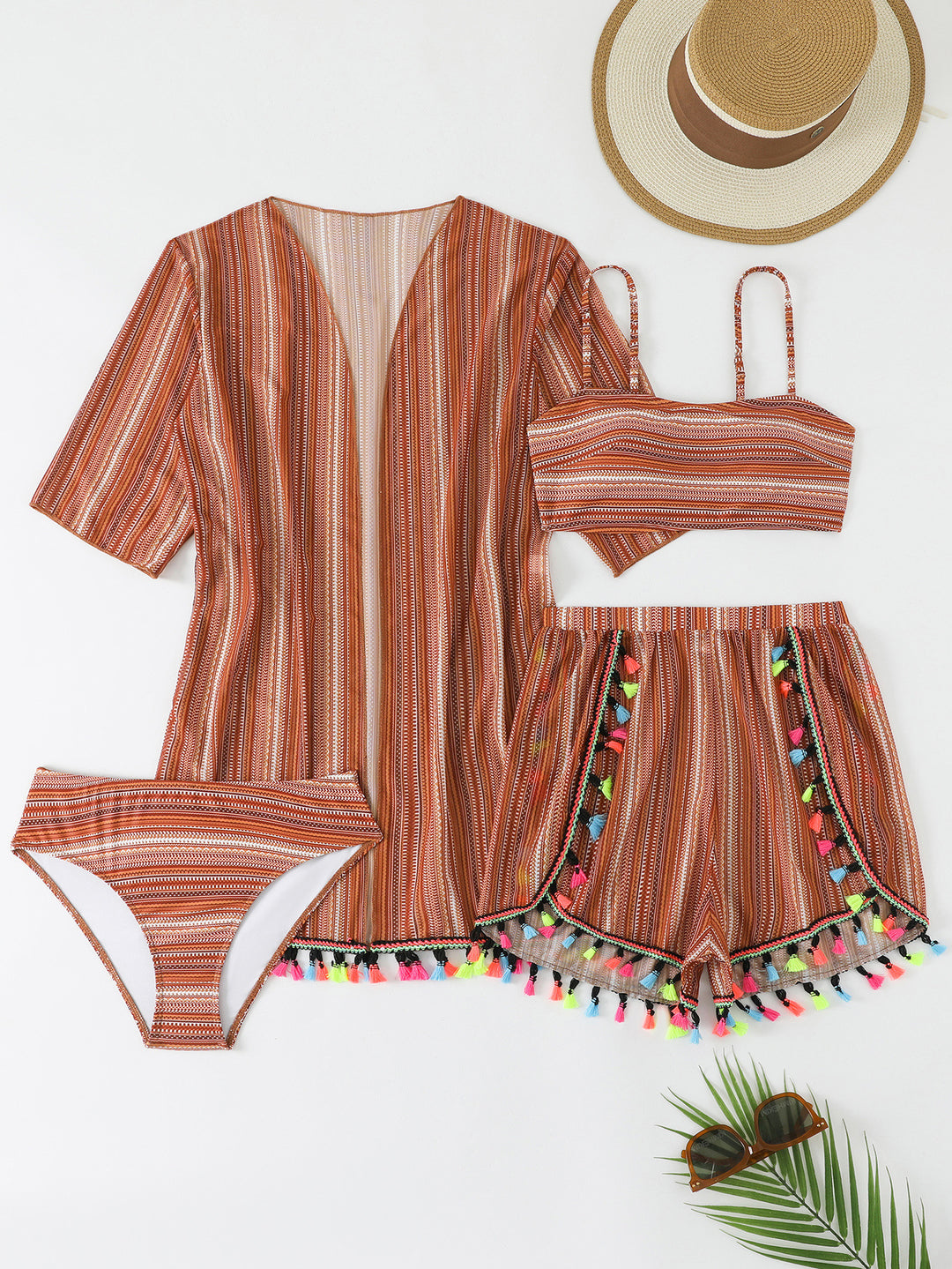 Damen Strandoutfit mit modischer Tunika und Shorts EB