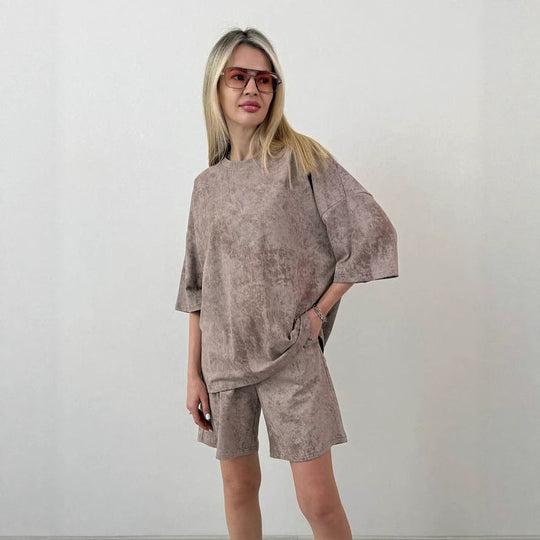 Damen elegantes Freizeit-Set aus locker sitzendem T-Shirt und kurzen Pants EB