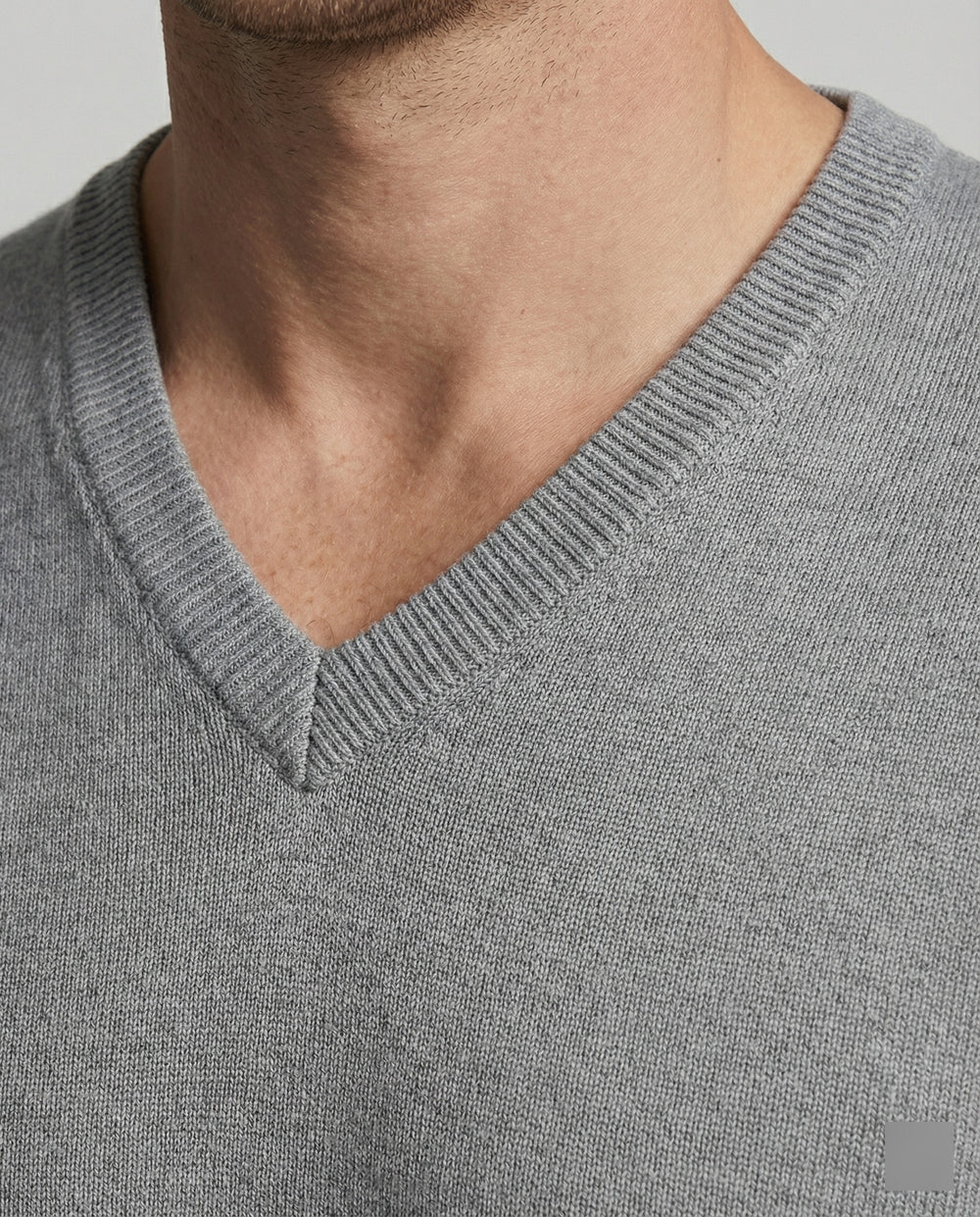Herren V-Ausschnitt Pullover aus hochwertiger Baumwolle mit bequemer Passform EB