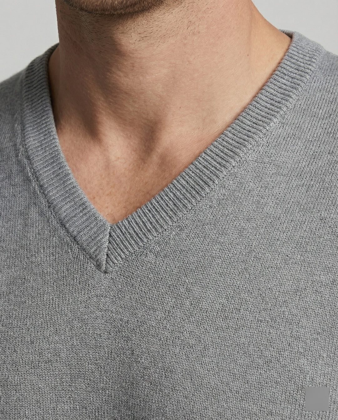 Herren V-Ausschnitt Pullover aus hochwertiger Baumwolle mit bequemer Passform EB