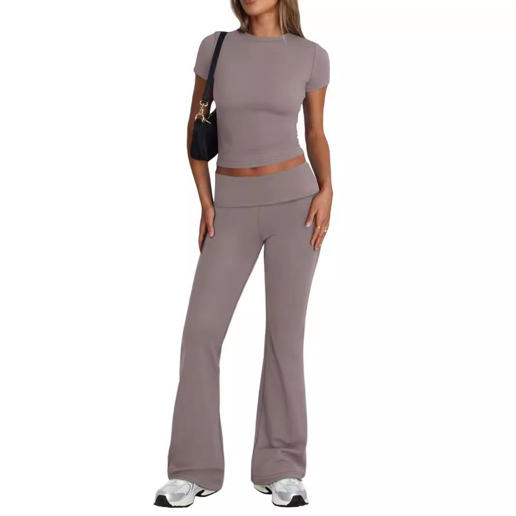 Damen Sportliches Kombination-Outfit mit körpernahem Top und ausgestellten Hosen EB