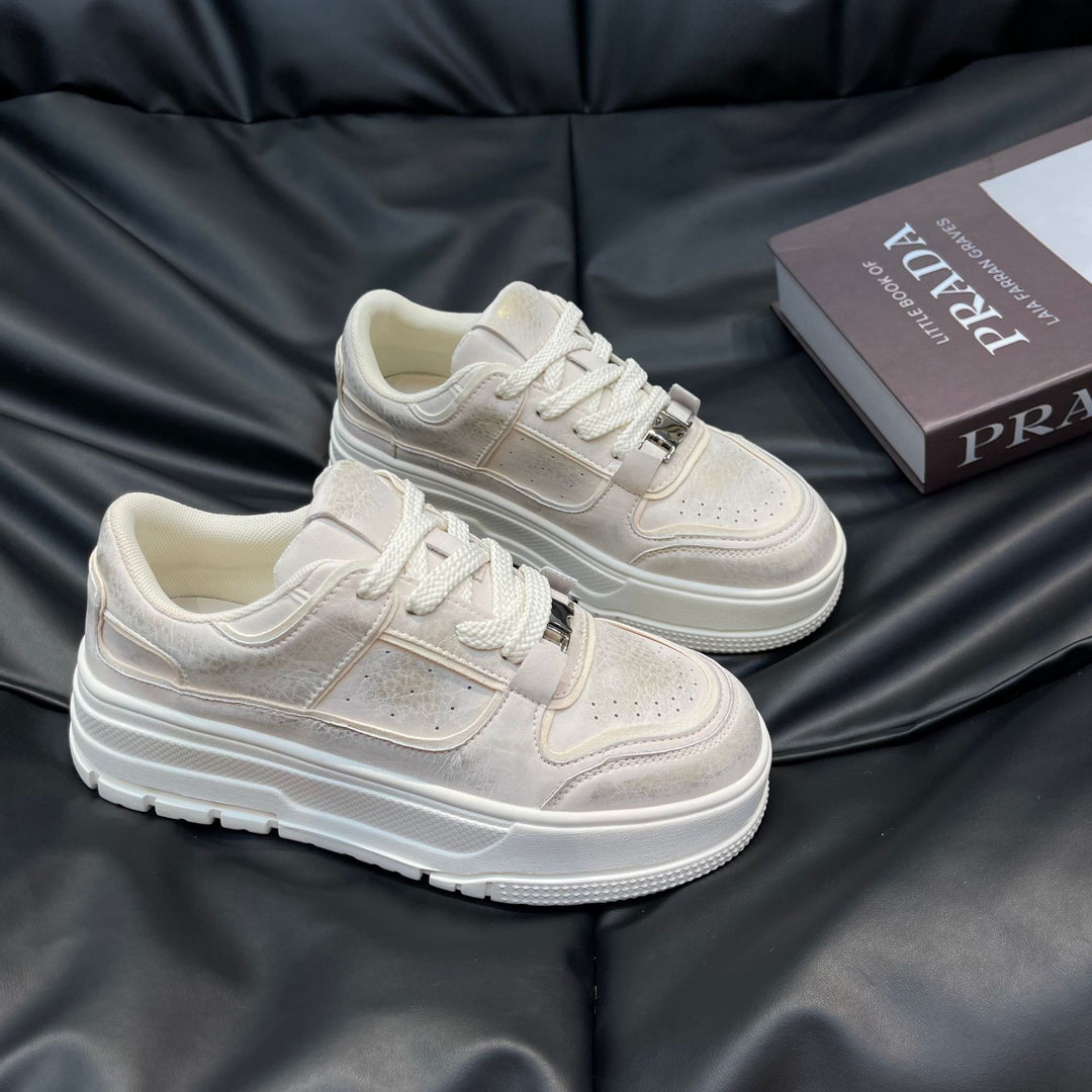 Damen modische Sneakers mit hochglänzendem Obermaterial und stabiler Plateausohle EB
