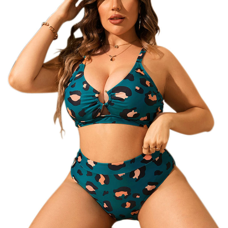 Damen Hochgeschnittener Bikini mit modernem Leo-Muster EB