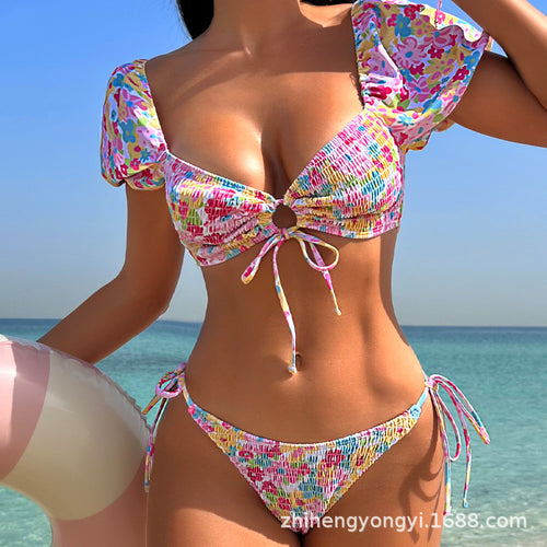 Damen Bikinikostüm mit Rüschenärmeln und modischem Cut-Out EB